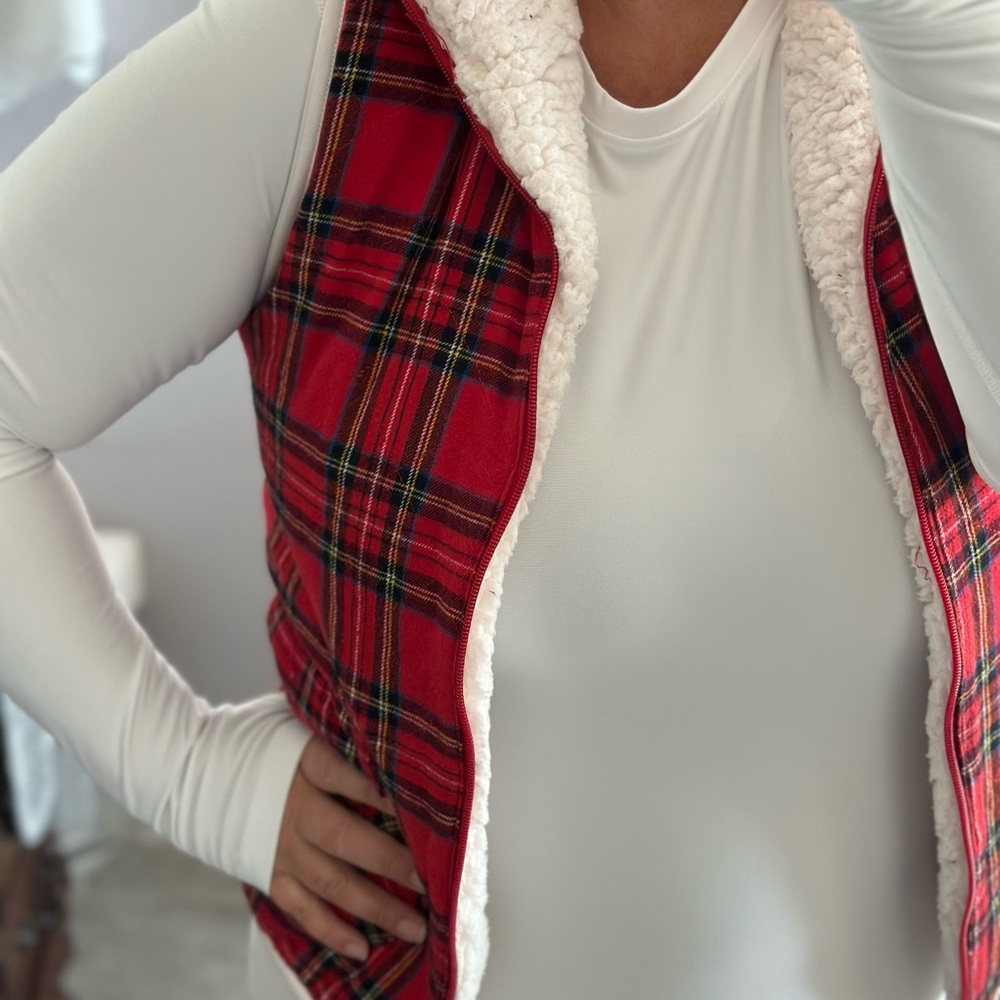 FILLY FLAIR Red Plaid Berber lined zip Vest EUC Sz M